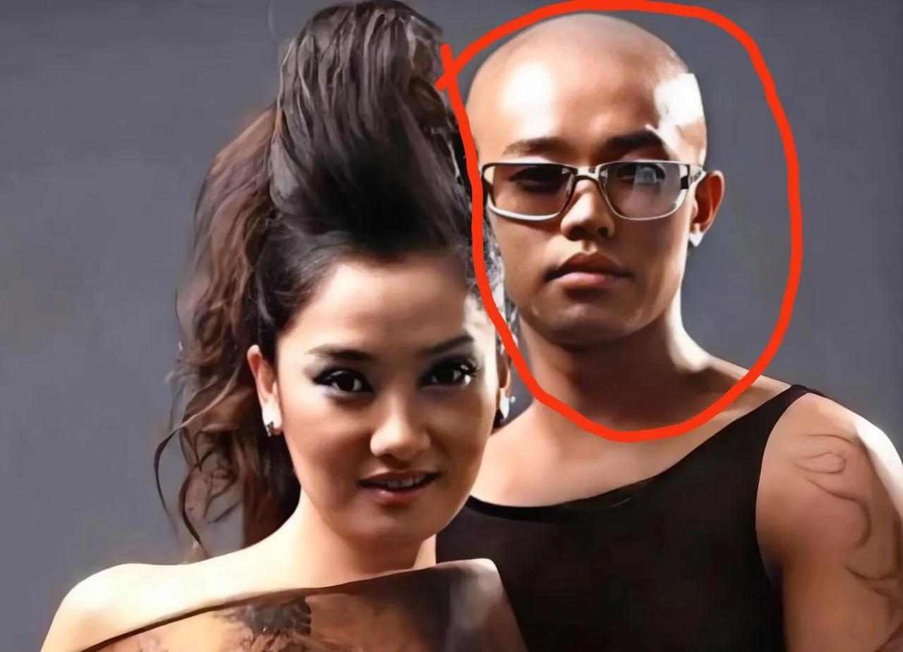 凤凰传奇之“曾毅”的2个家庭关系一览1.妻子——李娜（李娜是刀郎的好友，新