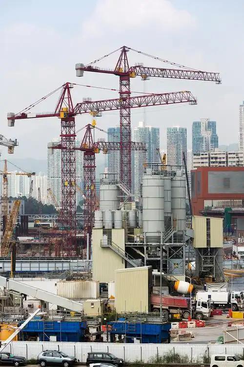 明年的经济应该有大的希望了各地政府要重启各种重大工程项目的投资了。随着中国化