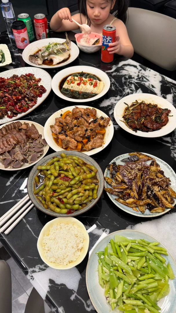 不小心做成了年夜饭越端上桌子才发现做的菜越多，