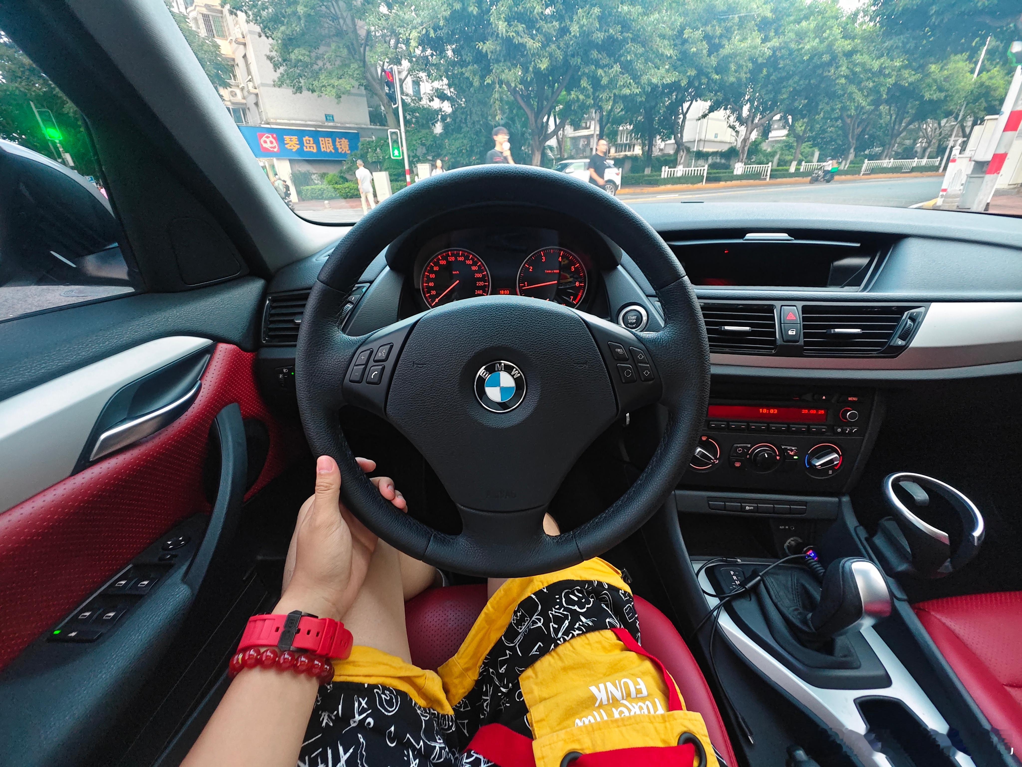 两万多块钱的宝马还是非常好开的​​​