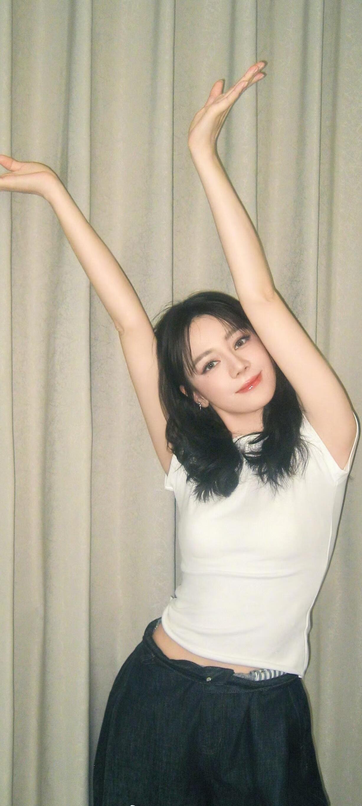 和我们巴宝一起感受夏天啦～🥰迪丽热巴感受到夏天了