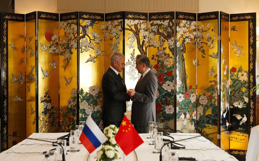 *谈成了，俄罗斯答应中国。当地时间6月23日，中共中央政治局委员、中央外办主任王
