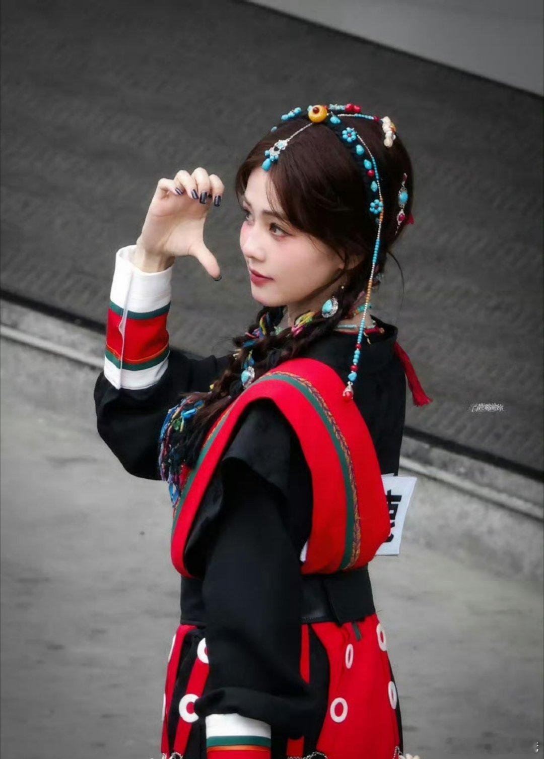 白鹿十一月行程从行程图就能看出来这个白梦妍很快乐了其余时间都在快乐