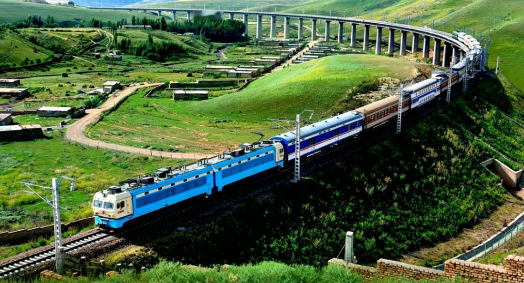 伊宁到阿克苏铁路获批，吐鲁番的铁路枢纽地位，真要凉了？最近伊宁至阿克苏铁路