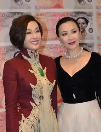 《一路繁花》综艺中，刘嘉玲提出要把剩下来的伙食费全部留给刘晓庆吃肉。宁静、何赛飞