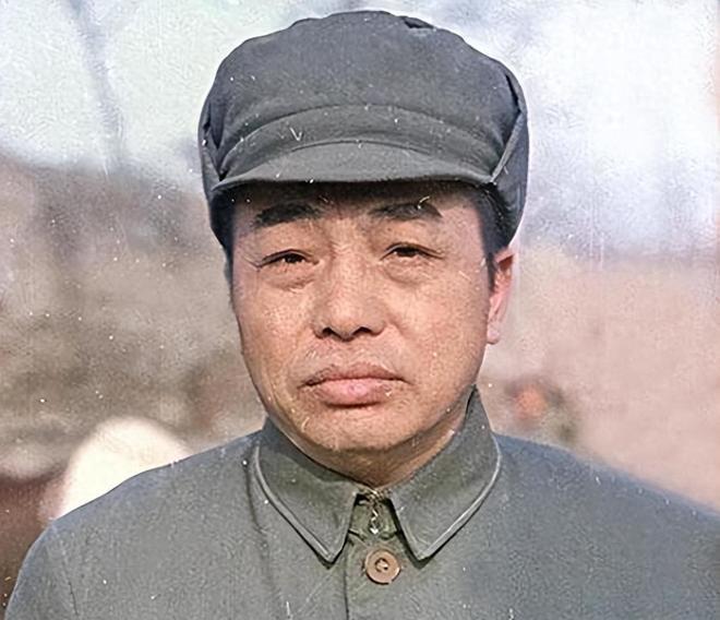 彭德怀去世后，很多人都避之唯恐不及，但有一位老太太却带着全家人，来到医院为彭老总