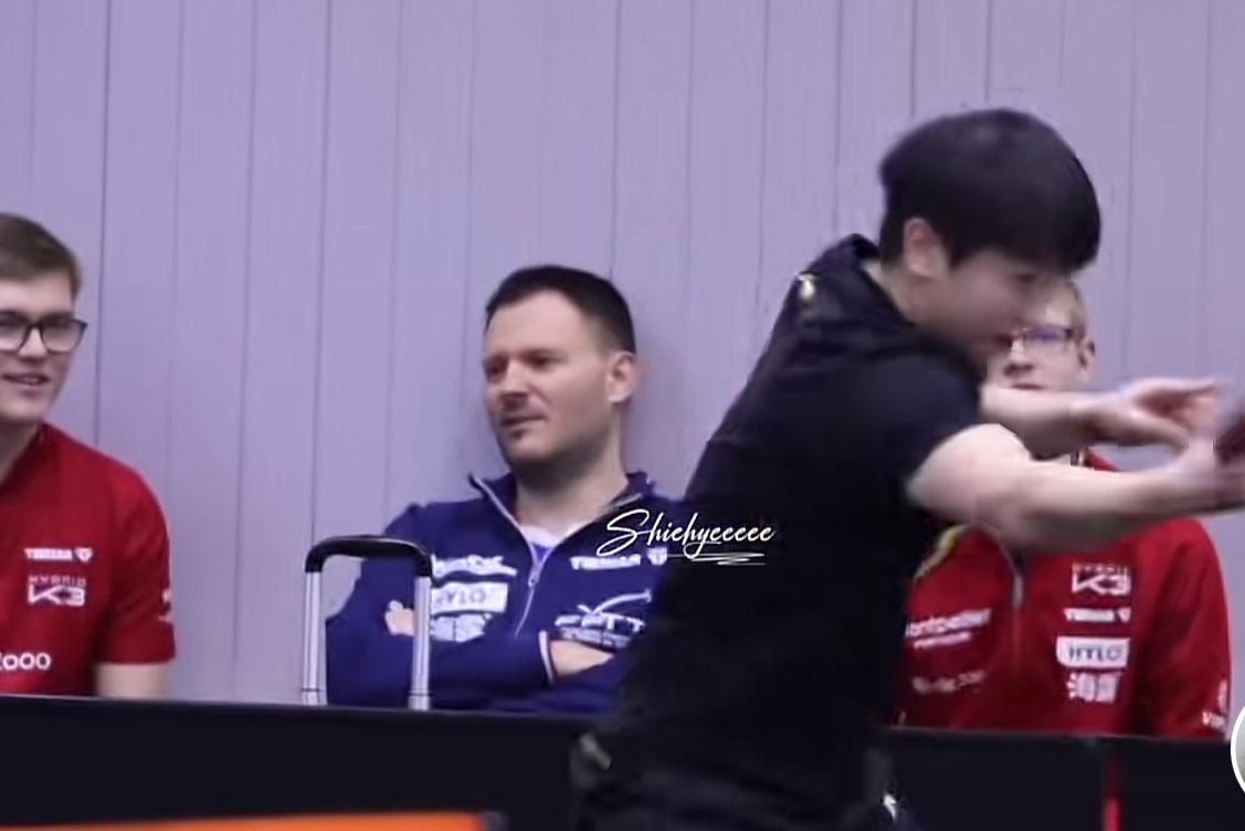 澳门世界杯，法国勒布伦兄弟和他们的教练，观看莎莎赛前训练，不由感慨道：大布：