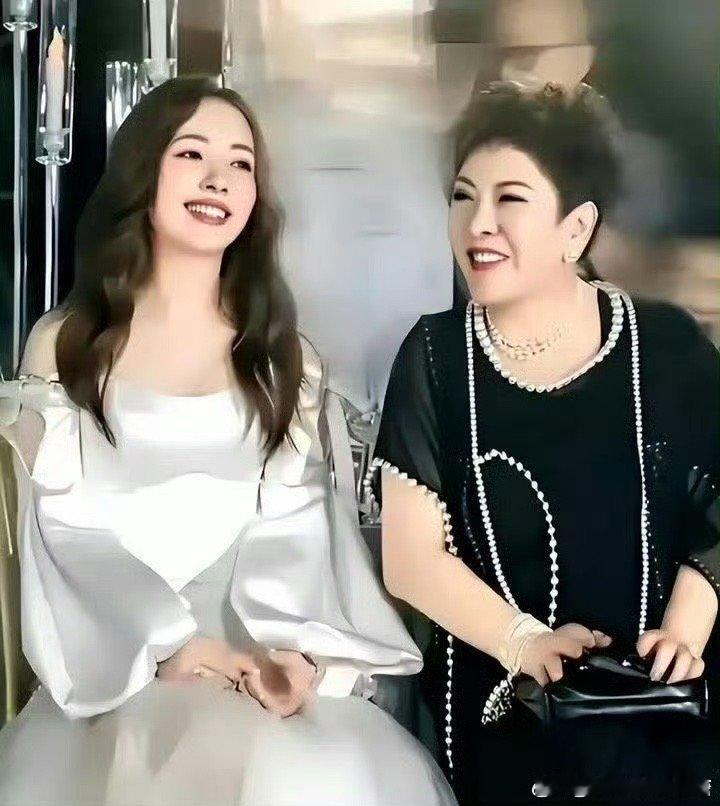 向华强向佐不能搞老三老四向华强表示家产由郭碧婷打理，每个月给向佐生活费，害怕向