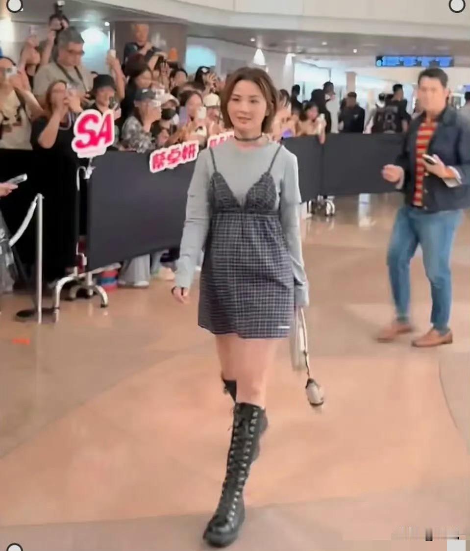 小腹凸起，疑似怀孕，不知道是不是角度问题