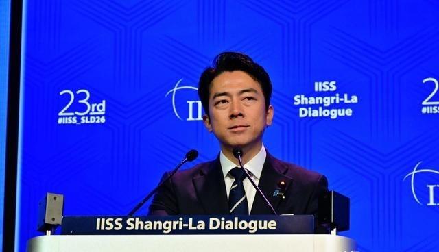 日本舆论沸腾了！小泉进次郎在香会上曾全程英语驳斥中国，被日本媒体捧成“完美表现“