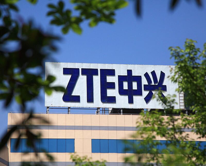 之前盯着中兴通讯的财报翻了快三个月，手里的备选股票池里它待了快半年，最后还是没下