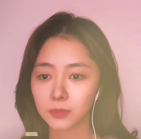 谭松韵被问到哪一次的选择现在想起来说当时真的挺了不起的她想了想回答说:“上大学