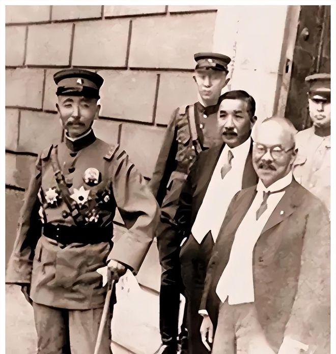 1924年，奉军为了顺利入关，张作霖派人邀请士绅张鹏飞来到奉天见面协商，张鹏飞到