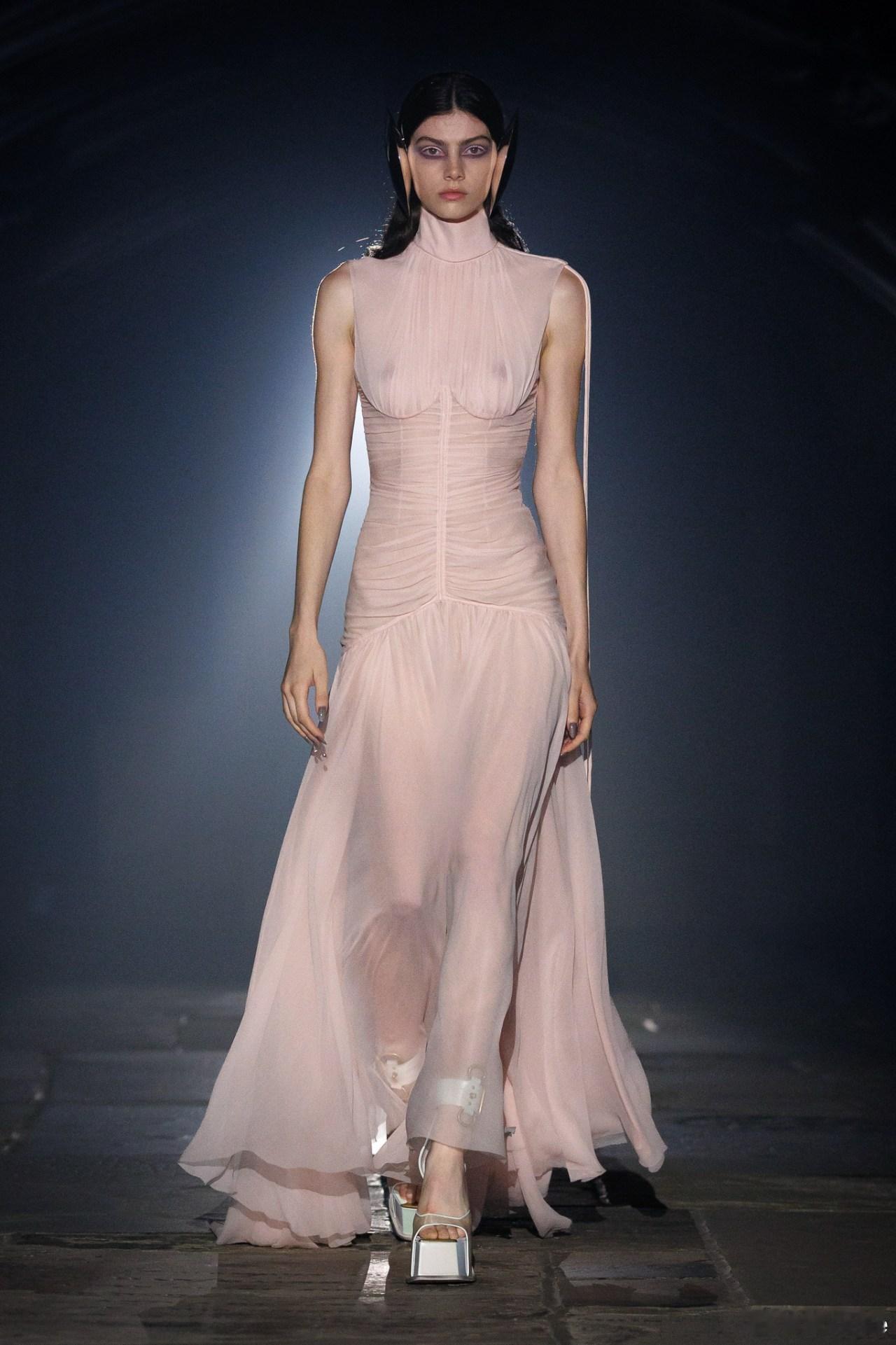 runwaylfw2027春夏时装周McQueenSpring2027R