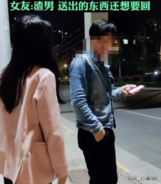 广西，一男子在社交网站上认识了一位女朋友，确定关系之后二人坠入爱河，之后每逢过节