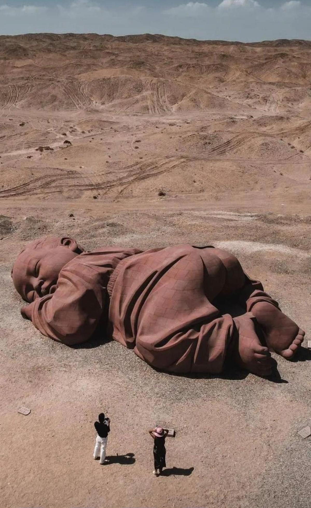 雕塑《大地之子》更多的细节被曝出1瓜州雕塑的主创作者董书斌教授，为清华美院雕