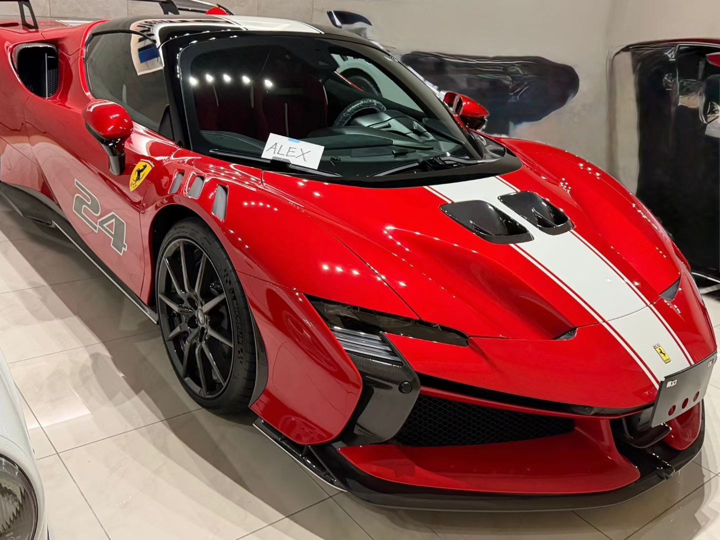 法拉利(ferrari)SF90xxSpider現貨可操作，預定7日