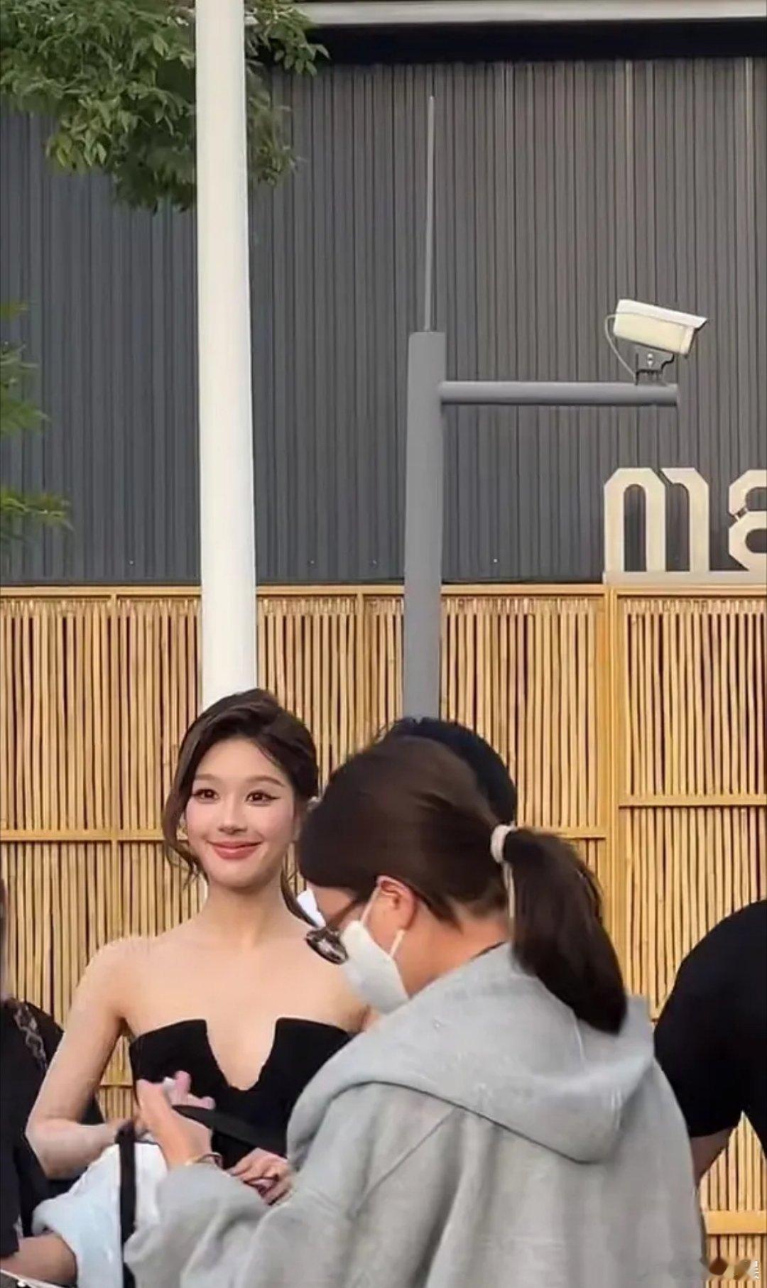 赵露思cos巫婆太美了