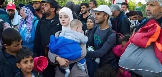 一个国家能蠢到什么地步？看看瑞典就懂了，三十年前，瑞典人均GDP高达3.2万美元