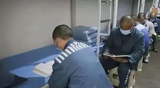 监狱里的“肥差”，只要当上一个其他犯人都会对你毕恭毕敬，不但没人敢欺负你，还会主