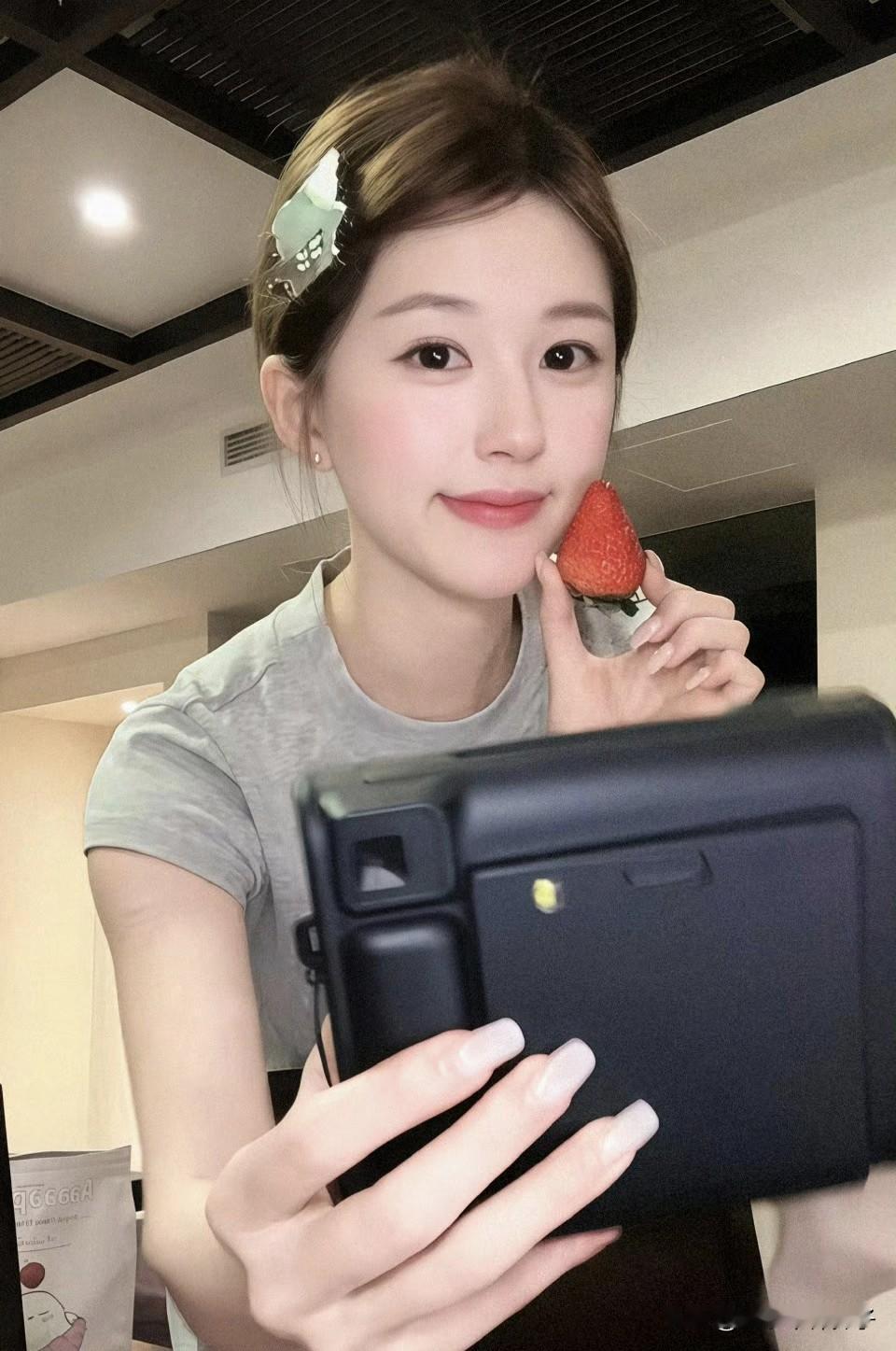 听着都后怕！赵露思私下里遭车辆尾随，还冲入酒店跟拍……1月30日，凌晨，赵露思