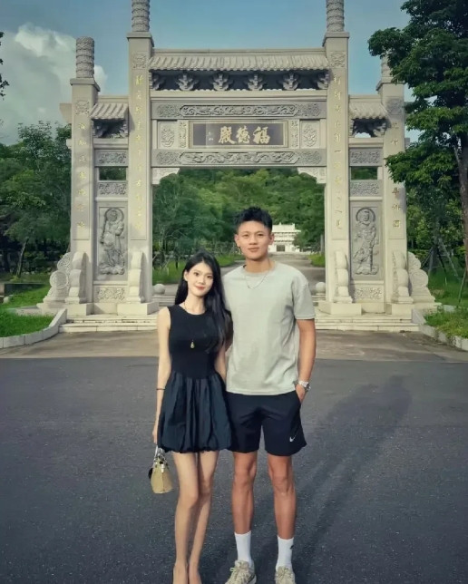 这就是人人都羡慕的爱情吧。[赞][赞][赞]