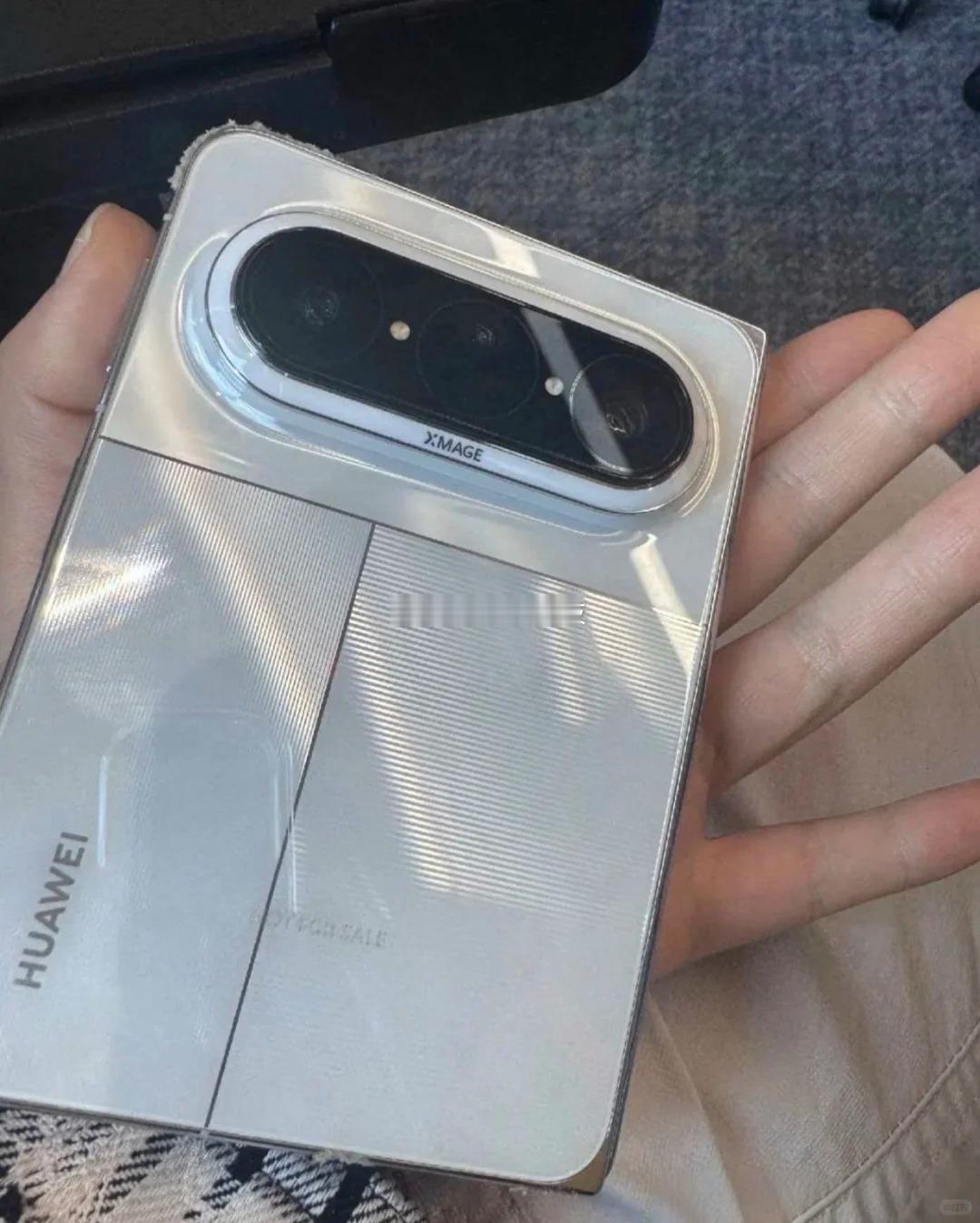 华为PuraXMax真机曝光了，大家感受一下怎么样？（图片源于网络）