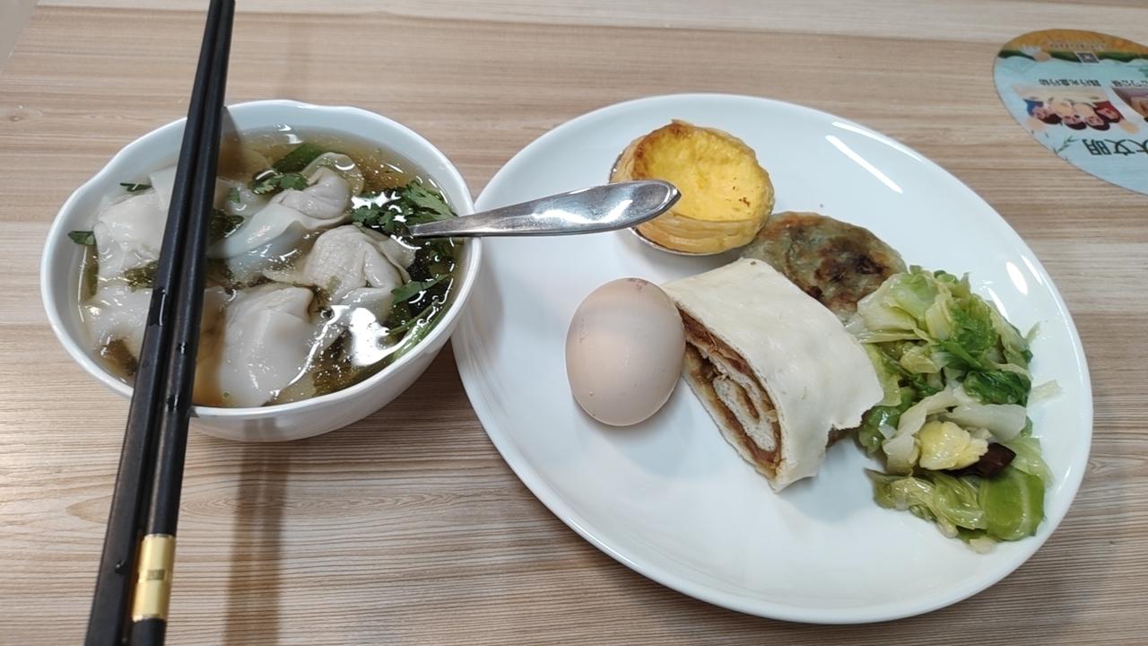 守住内心《易经》讲究“中正之道”。无论是乾卦的“刚健中正”，还是坤卦的“直方大