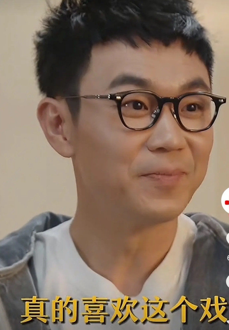 原来刘德华拒绝过大鹏两次，这《长安的荔枝》是第三次才成功邀请到刘德华！大鹏在