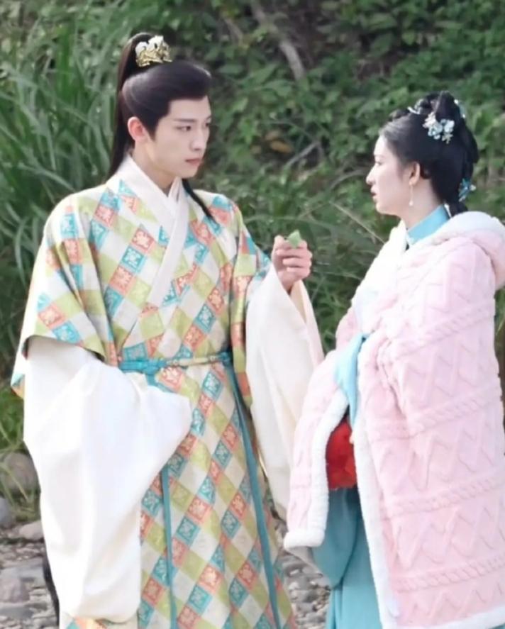 辛云来和王楚然在拍《明月录》《雁回时》之后，陈都灵是明显升咖了，但是辛云来依旧