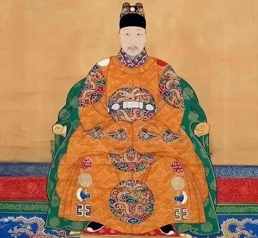 公元1581年，皇帝朱翊钧去慈宁宫给太后请安，他无意中看到端糕点的小宫女，越看越