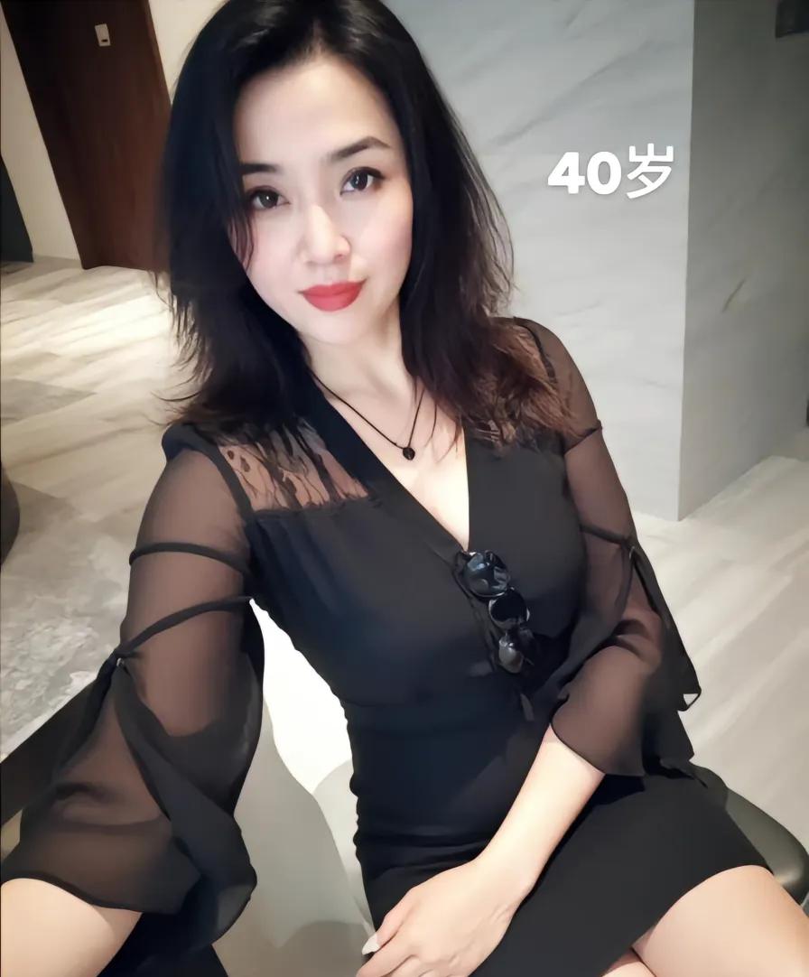 千万不要相信一个四十岁的女人有多美，全都是美颜的，比如我，今天的素颜就这么丑，哈