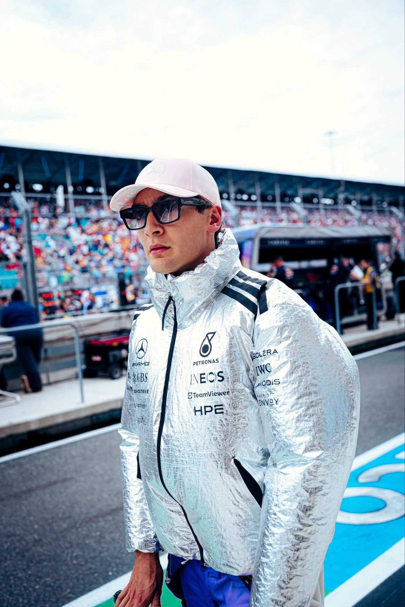 乔治拉塞尔🇺🇸2026F1迈阿密大奖赛梅赛德斯更新一则👇🏻就位准备
