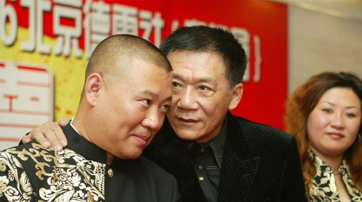 2010年1月18日，这天是郭德纲生日，他在舞台上表演，罕见失态。早已驾轻就熟的