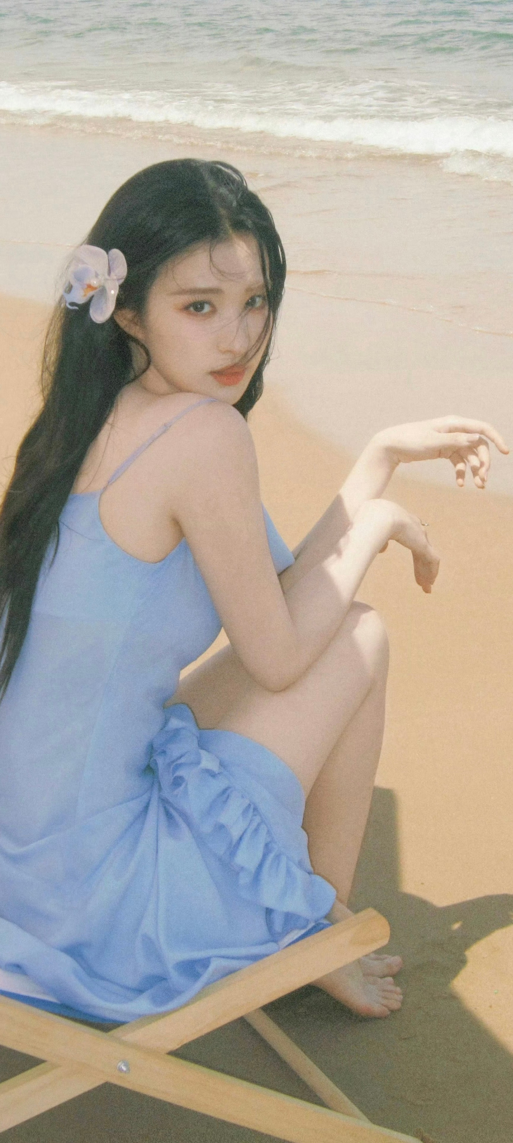 王楚然沪鲁娃上海(沪)的爸，淄博(鲁)的妈，生了内娱漂亮的娃。一组蓝裙美腿穿