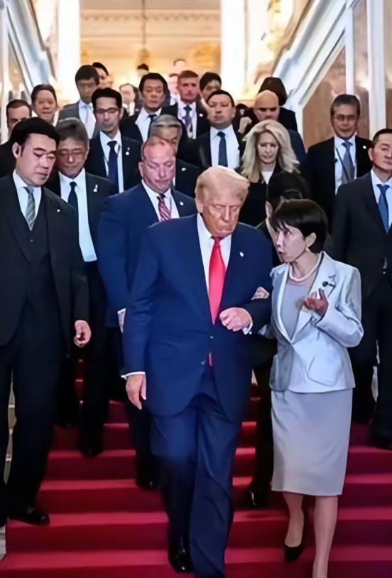 大年初一这天，日本东京发生了一件事:3名驻日美军士兵趁着放假的闲暇，先后悄悄溜进