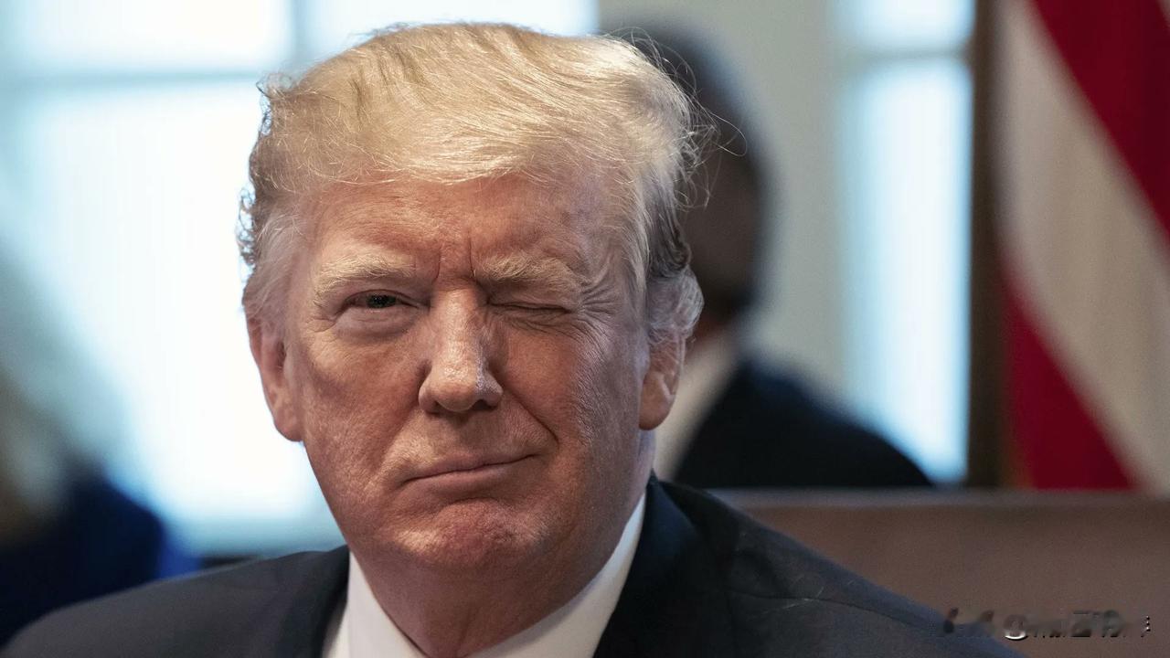 离谱又神奇！查尔斯三世家谱上新，特朗普竟是英国国王远亲英国国王查尔斯三世的