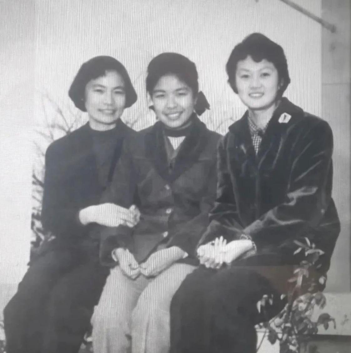 1962年，聂力（聂荣臻元帅之女）、陶斯亮（陶铸之女）和叶向真（叶剑英之女）在广