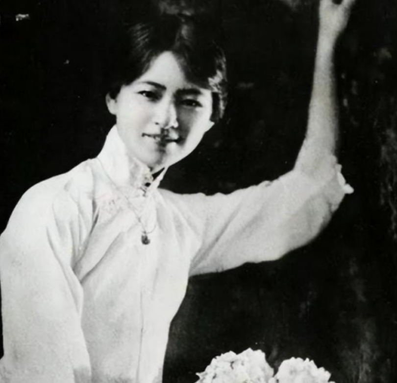 1953年一次会议上，林徽因指着时任北京副市长吴晗的鼻子骂道：“我林氏<em>满门忠烈</em>，