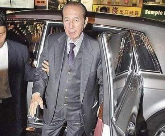 何鸿燊一生最大的豪赌，不是开赌场，而是23岁那年，在日军眼皮底下押上性命救十万人