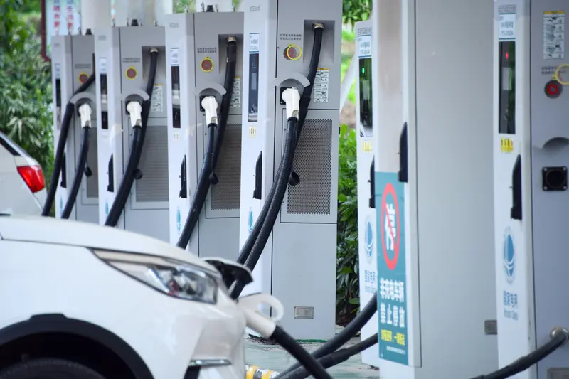 宁德时代最近放了个大招，直接给充电桩行业指了条新路。