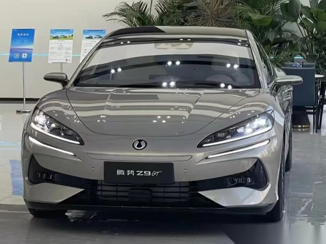 90万一辆的中国车，欧洲人抢着买，这到底是谁疯了？腾势在巴黎开发布会，Z9GT卖