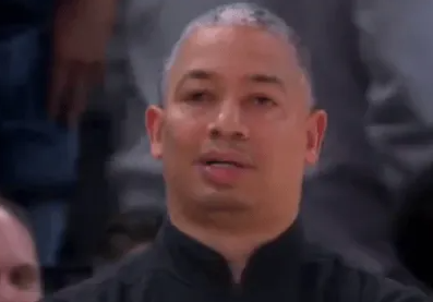 NBA常规赛赛后，美媒发推调侃快船：“快船简直就是个笑话，这就是为什么克里斯-保