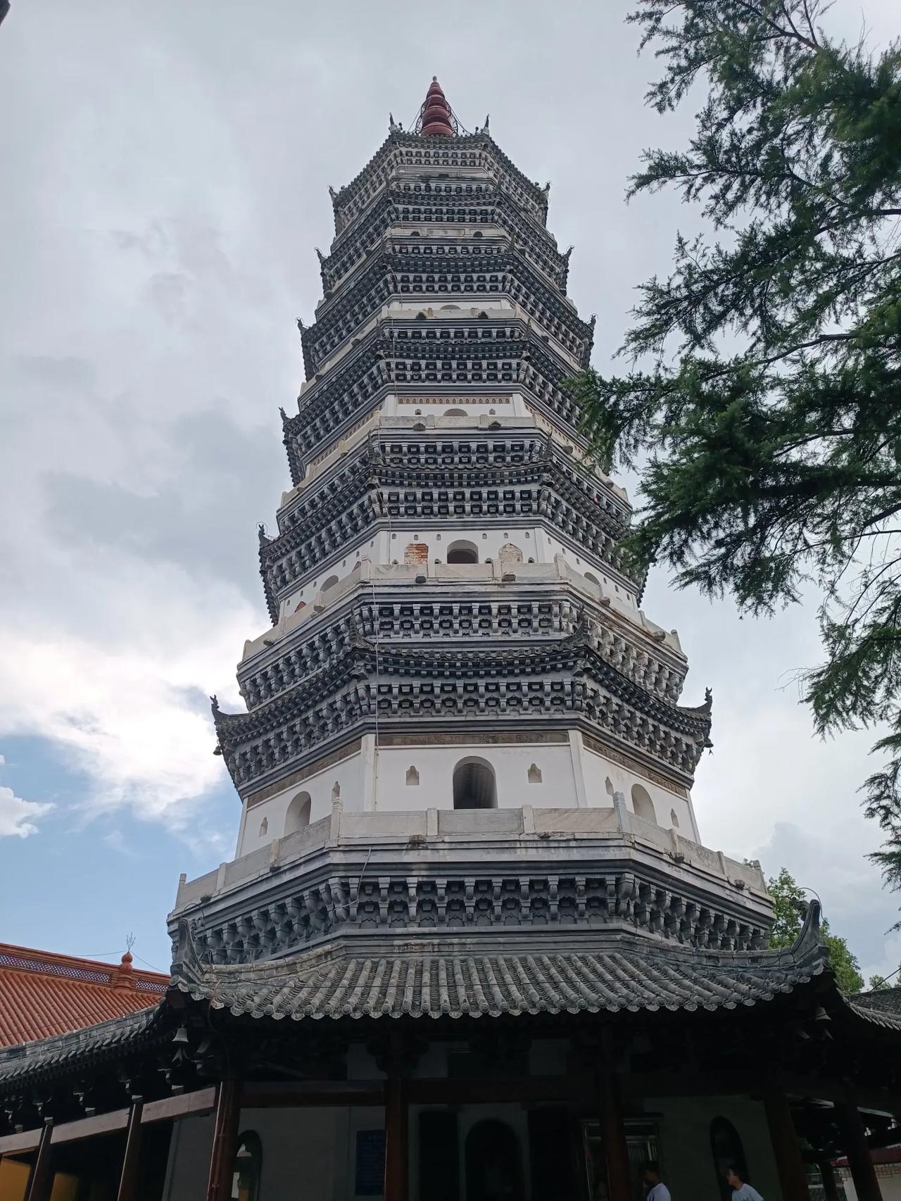 抓住暑假的尾巴，前几天带娃去爬了安徽三大名山之一的天柱山，顺便在安庆溜达了一圈，