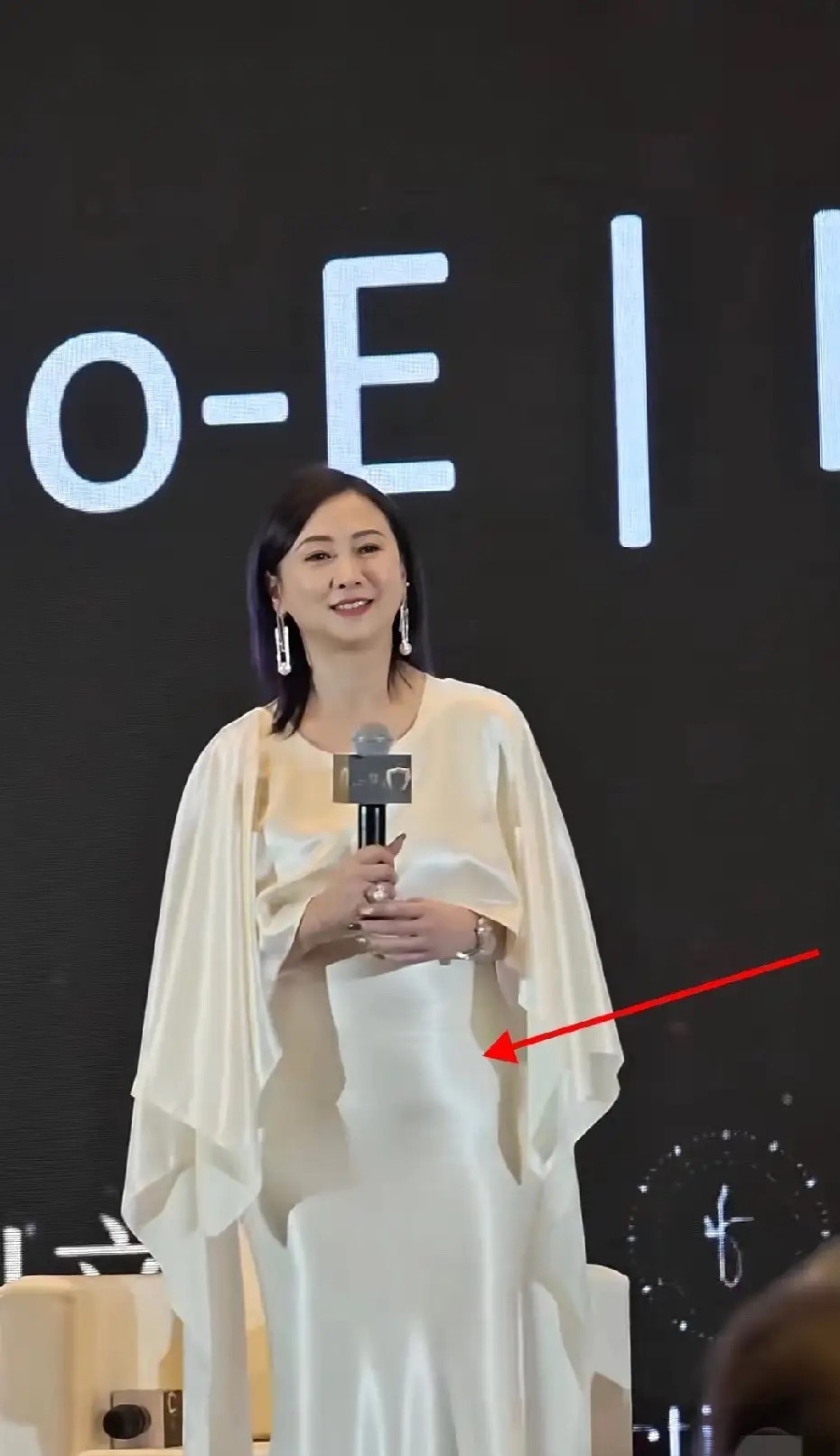 给所有女人提个醒，你可以不化妆，可以不穿贵重的衣服，但千万不能对自己的身材放任不