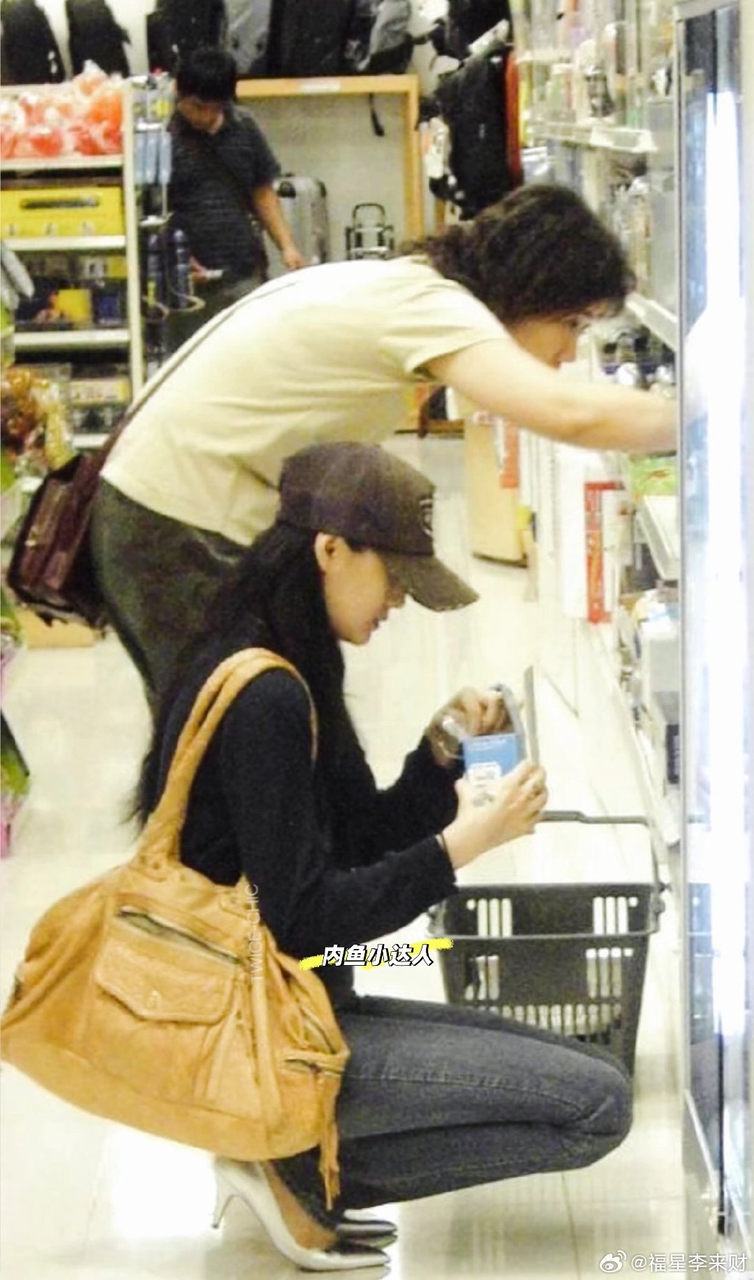 2008年逛街的大s在还不流行街拍的年代她就很有感觉了不愧是时髦人​
