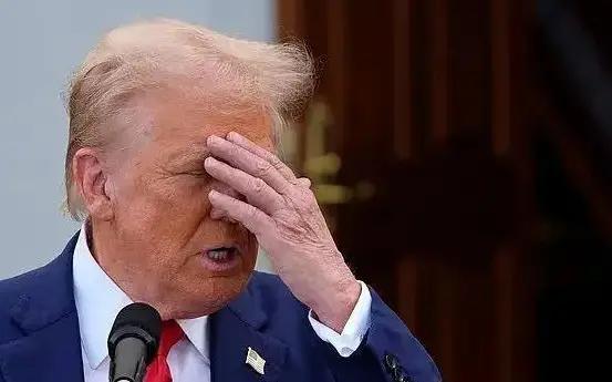 美国这颗“债务炸弹”炸得越来越凶了!刚突破38万亿美元的国债总额,换算成