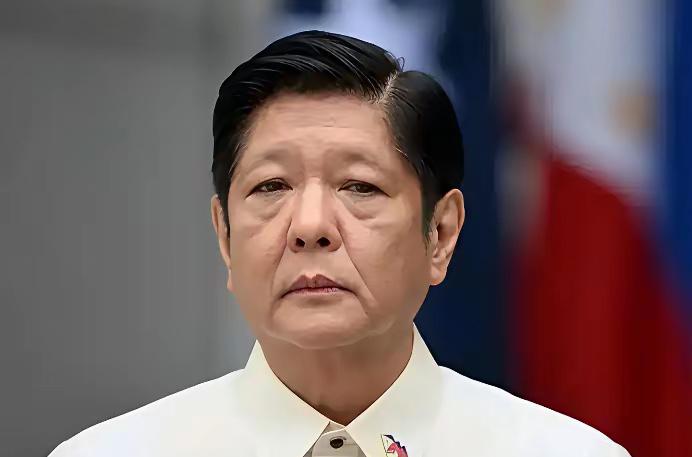 马科斯政府这次是真的踩到红线了。菲律宾飞机抵近中国岛礁，解放军直接打出照明弹