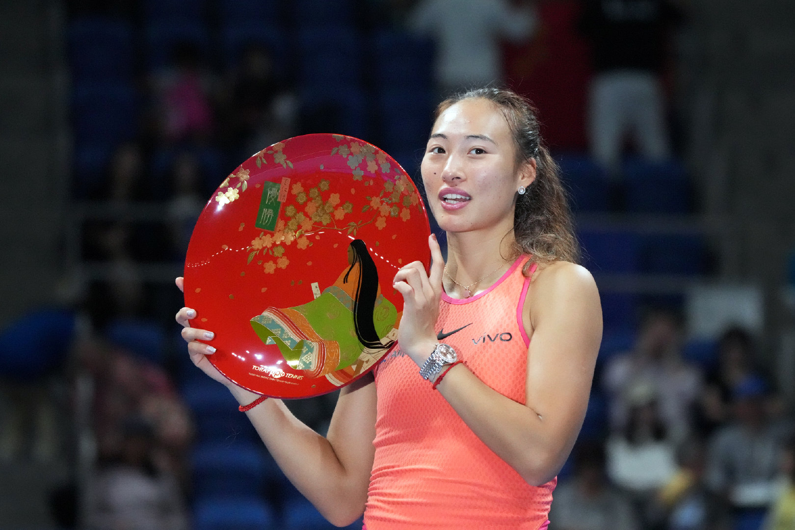 美好「网」事2024年WTA500东京站，头号种子郑钦文接连击败内岛萌夏、费尔南