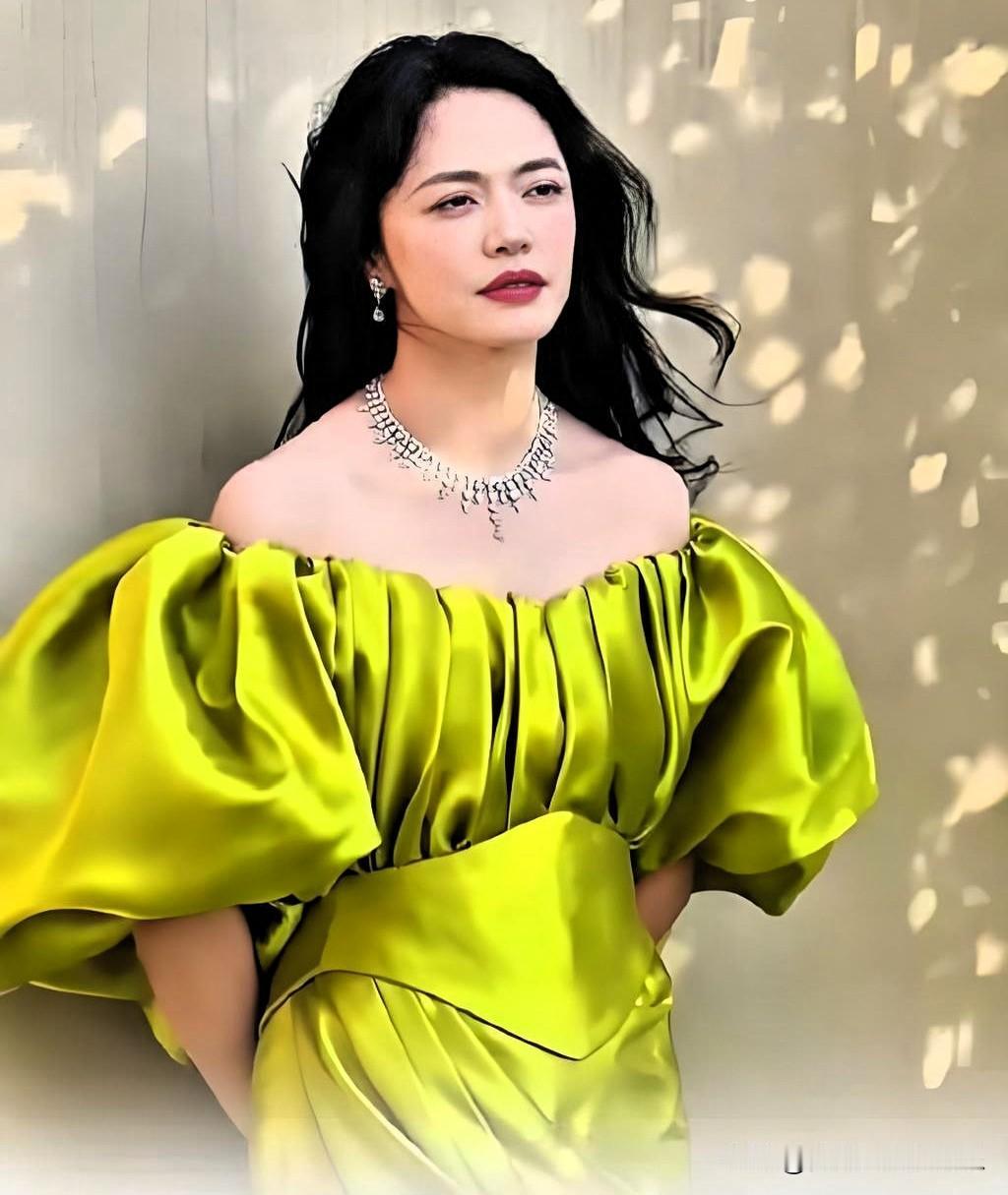 姚晨这事儿真挺闹心。2026马年春节，她回老家大扫除，把过期药品扔了，结果被妈